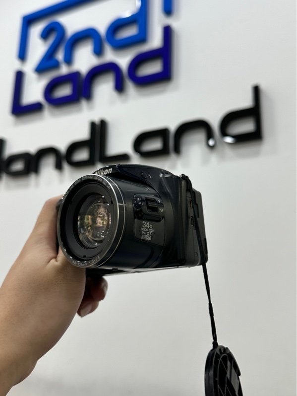 Máy ảnh Nikon Coolpix L830 - Màu đen - Ngoại hình: 97% - Màn trầy nhiều, ám vàng viền, mất nấp nhựa 2 bên thân, hết pin Cmos, chế độ quay video hư quay là bị đứng máy - Kèm túi + 8 pin AA