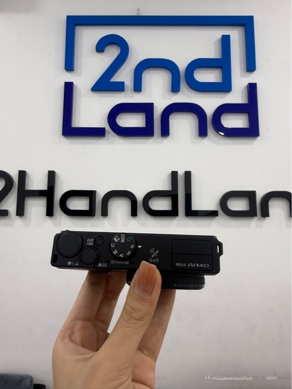 Máy ảnh Nikon Coolpix P330 - Màu đen - Ngoại hình 97% - Màn tối , lỗi kẹt flash , màn trầy, trầy xước , lỗi nút zoom - Kèm 1 pin , sạc