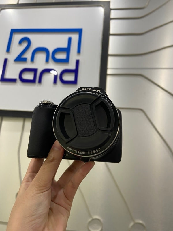 Máy ảnh Nikon Coolpix P90 - Màu đen - Ngoại hình: 98% - Màn trầy - Kèm 2 pin, 2 sạc, thẻ nhớ 32gb, túi, cap lens