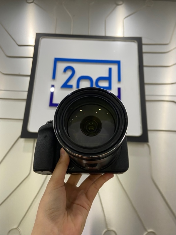 Máy ảnh Nikon Coolpix P900 - Màu đen - Ngoại hình: 98% - kèm túi + 2 thẻ nhớ 16GB