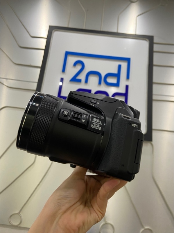 Máy ảnh Nikon Coolpix P900 - Màu đen - Ngoại hình: 98% - kèm túi + 2 thẻ nhớ 16GB