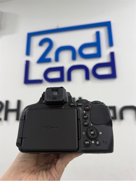 Máy ảnh Nikon Coolpix P900S - Màu đen - Ngoại hình 97% - Lens có vết cấn , cao su trên kính ngắm bể , mất nắp cao su bên cạnh - Kèm 1 cáp sạc , 1 pin linh kiện , lens Nikkor 83X Wide Optical Zoom 4.3-357mm 2.8-6.5 lens mốc 2