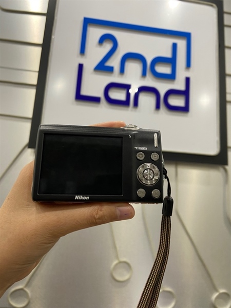 Máy ảnh Nikon Coolpix S3000 - Màu cam - Ngoại hình: 98% - Mất nắp cao su sạc, viền hở sáng, màn ám vàng - Kèm túi + 1 pin + sạc 2