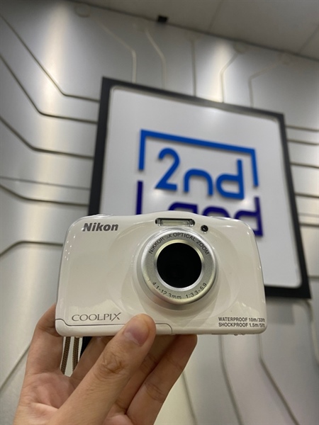Máy ảnh Nikon Coolpix W100 - Màu trắng - Ngoại hình: 97% - Màn liveview xước, ốc rỉ sét - Body