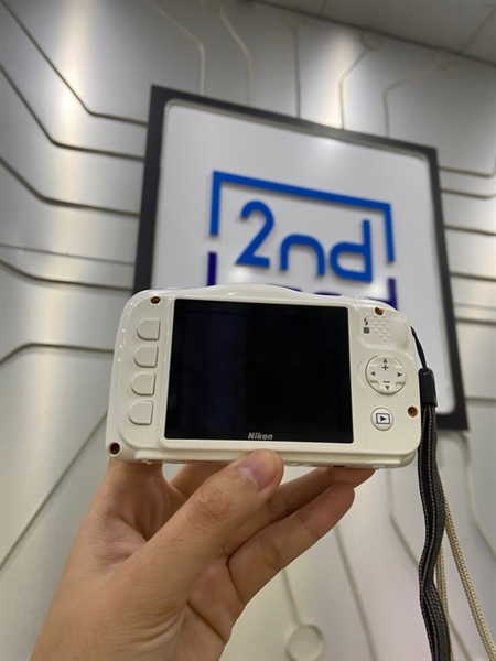 Máy ảnh Nikon Coolpix W100 - Màu trắng - Ngoại hình: 97% - Màn liveview xước, ốc rỉ sét - Body 2