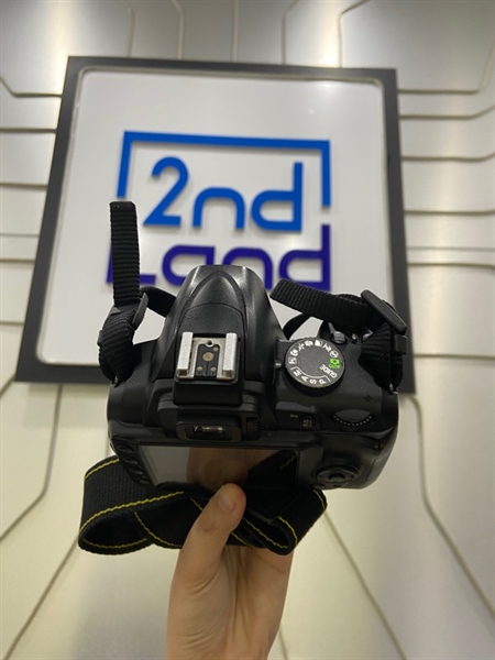Máy ảnh Nikon D3000 - Màu đen - Ngoại hình: 97% - Kèm túi + 1 thẻ nhớ 16GB + dock sạc 3