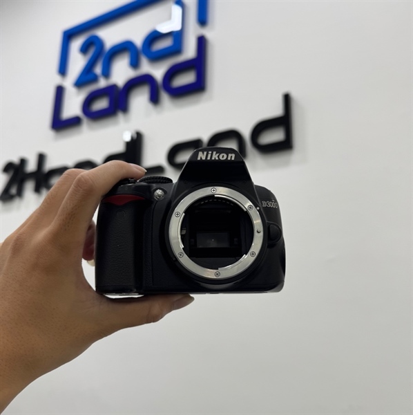 Máy ảnh Nikon D3000 - Màu đen - Ngoại hình 97% - ống ngắm mốc , màn tối lưu ảnh nặng - Kèm 1 pin + 1 sạc