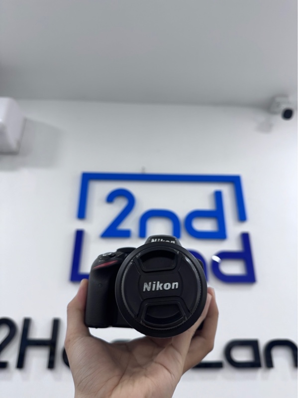 Máy ảnh Nikon D3200 - Màu đen - Ngoại hình 97% - 8k shot, Mòn nhẹ, lens tróc sơn - Kèm 1 thẻ nhớ 32Gb, 1 pin, 1 sạc, hood - Lens kit Nikon AF-S DX NIKKOR 18-55mm f/3.5-5.6G VR,