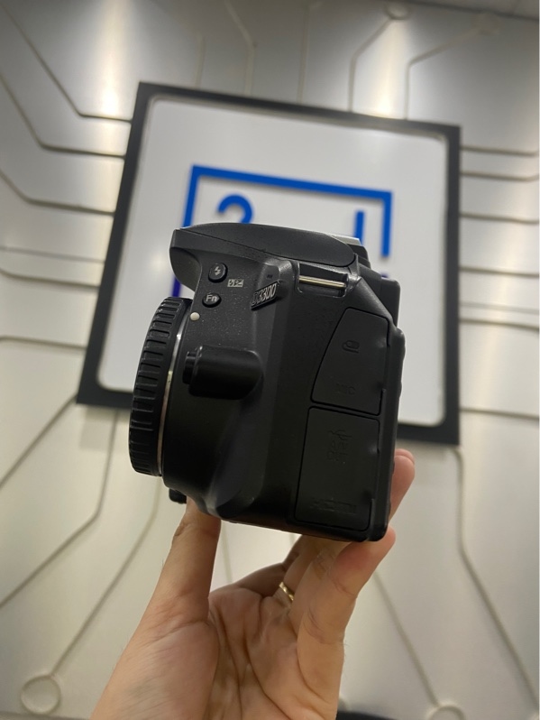 Máy Ảnh Nikon D3300 - Màu đen - Ngoại hình: 97.5% - Màn tối - Kèm túi, sạc , 1 pin