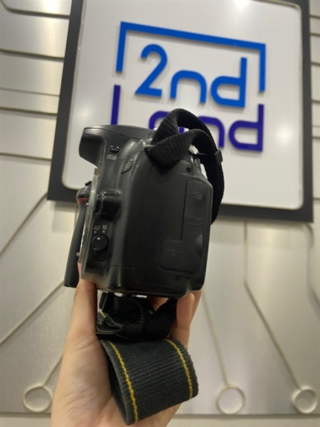 Máy ảnh Nikon D50 - Màu đen - Ngoại hình: 97% - Gương lật bụi, màn tróc phim trong - Kèm sạc + 2 pin + thẻ SD 1gb 1