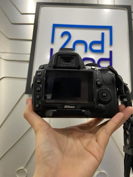 Máy ảnh Nikon D5000 - Màu đen - Ngoại hình: 98% - Ám viền đen vừa - Kèm sạc + 1 pin 2