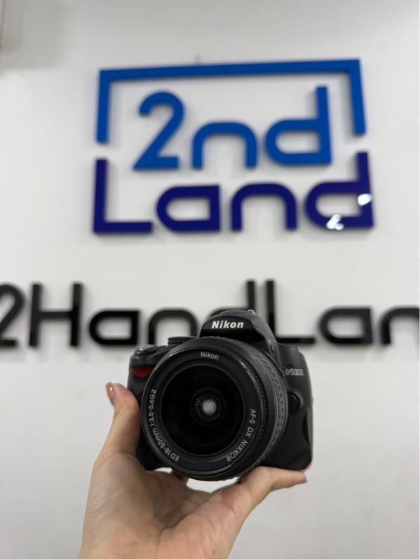 Máy ảnh Nikon D5000 - Màu đen - Ngoại hình 98% - Kèm 1pin , 1 sạc , lens kit nikon DX 18-55mm, f3.5-5.6 G II ED trầy xước