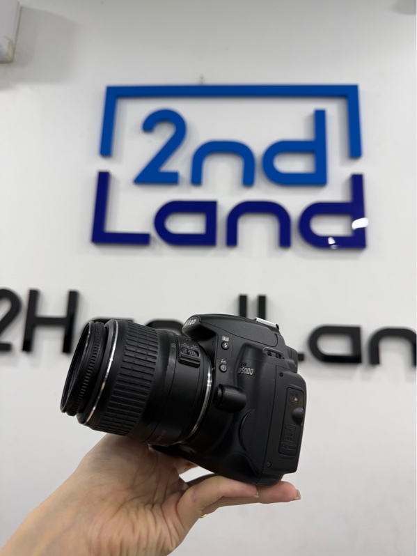 Máy ảnh Nikon D5000 - Màu đen - Ngoại hình 98% - Kèm 1pin , 1 sạc , lens kit nikon DX 18-55mm, f3.5-5.6 G II ED trầy xước