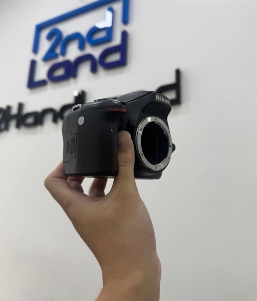 Máy ảnh Nikon D5100 - Màu đen - Ngoại hình 98% - Kèm sạc + 1pin + 1 thẻ nhớ 4GB 1
