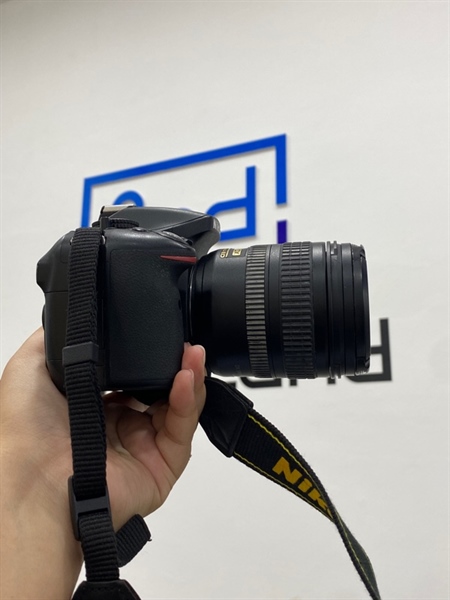 Máy ảnh Nikon D5200 - Màu đen - Ngoại hình 98% - màn tối 4 góc - Kèm lens Nikon DX 18-701: 3.5-4.5G ED có filter + sạc 1