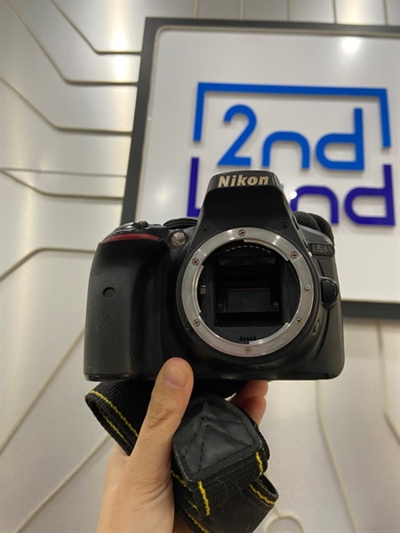 Máy ảnh Nikon D5300 - Màu đen - Ngoại hình: 98% - Màn lật bụi - Kèm túi + 1 pin + sạc