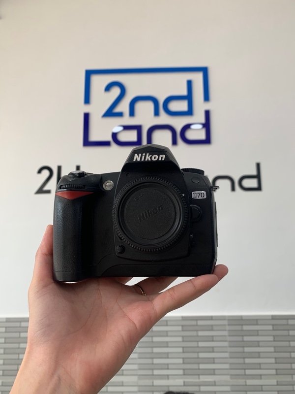 Máy ảnh Nikon D70 - 4k5 shot - Màu đen - Ngoại hình: 97% - Bụi sensor 1 chấm - Kèm 1 pin + sạc linh kiện