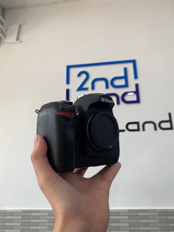 Máy ảnh Nikon D70 - 4k5 shot - Màu đen - Ngoại hình: 97% - Bụi sensor 1 chấm - Kèm 1 pin + sạc linh kiện
