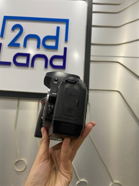 Máy ảnh Nikon D70 - Màu đen - Ngoại hình: 97% - Kính gộp, màn ám - Kèm túi + 1 pin zin + 1 sạc 1