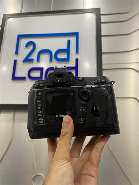 Máy ảnh Nikon D70 - Màu đen - Ngoại hình: 97% - Kính gộp, màn ám - Kèm túi + 1 pin zin + 1 sạc 2