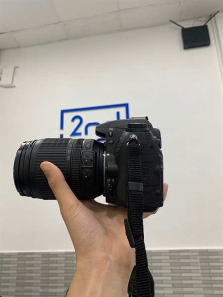 Máy ảnh Nikon D7000 - 29k shot - Màu đen - Ngoại hình: 97% - Màn tối viền - Body, kèm sạc + lens Nikon AF-S 18-105mm 1