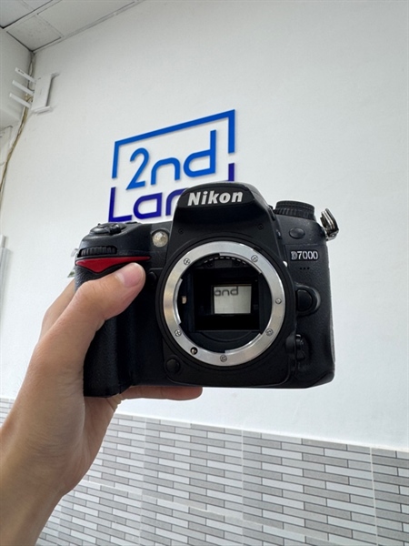 Máy ảnh Nikon D7000 - Màu đen - Ngoại hình 98% - Màn tối góc nhẹ - Body, kèm 1 pin