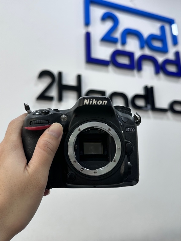 Máy ảnh Nikon D7100 - Màu đen - Ngoại hình 97% - Kèm 2 Pin + Sạc + Đèn Nikon Speedlight SB-700