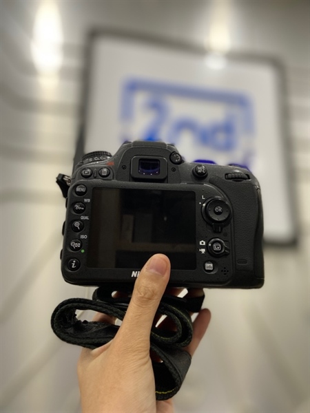 Máy ảnh Nikon D7100 - Màu đen - Ngoại hình: 98% - Kèm 1 pin + 1 thẻ nhớ 2