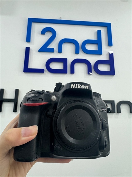 Máy ảnh Nikon D7200 - Màn phản quang, vàng màn nặng - Ngoại hình xấu - Kèm pin + sạc + thẻ 32GB