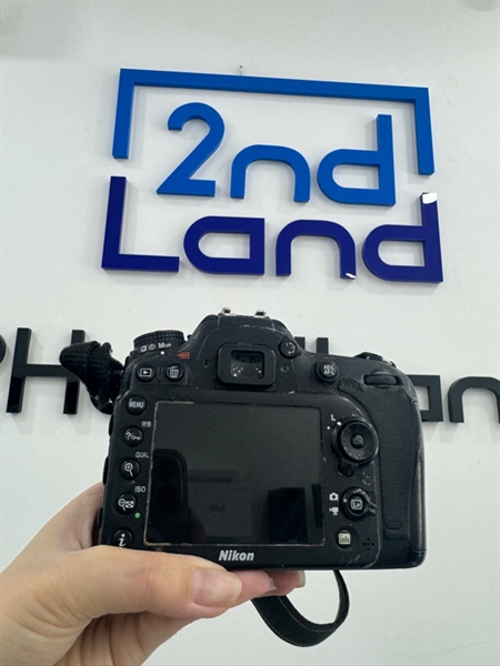Máy ảnh Nikon D7200 - Màn phản quang, vàng màn nặng - Ngoại hình xấu - Kèm pin + sạc + thẻ 32GB 1