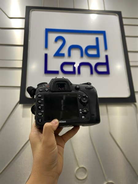 Máy ảnh Nikon D7200 - Màu đen - Ngoại hình: 97% - Sensor trầy , màn ám - Kèm 1 pin + 1 sạc 1