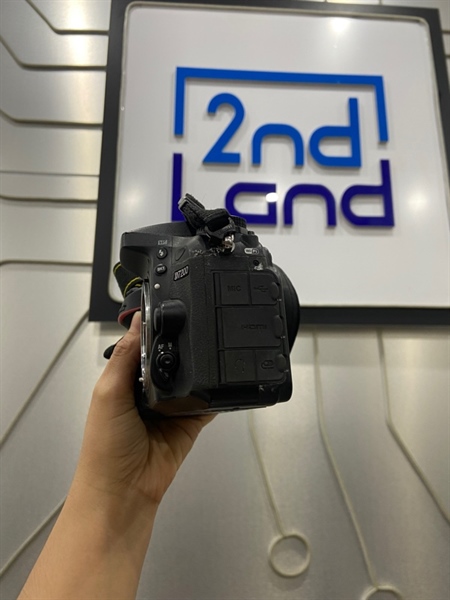 Máy ảnh Nikon D7200 - Màu đen - Ngoại hình: 97% - Sensor trầy , màn ám - Kèm 1 pin + 1 sạc 2