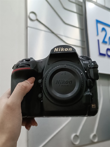 Máy ảnh Nikon D850 - Màu Đen - Ngoại hình 97% - sườn trày - Kèm 1 Pin + 1 Sạc