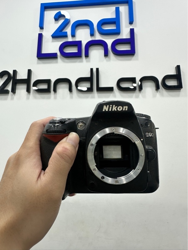 Máy ảnh Nikon D90 - Màu đen - Ngoại hình 95% - máy bụi rỉ sét toàn bộ ốc, màn lưu ảnh ám xanh, nút nguồn hơi cứng, vòng xoay tốc màn trập hư , các nút bấm hơi lờn - Kèm sạc + 1 pin ( SẢN PHẨM KHÔNG BẢO HÀNH )