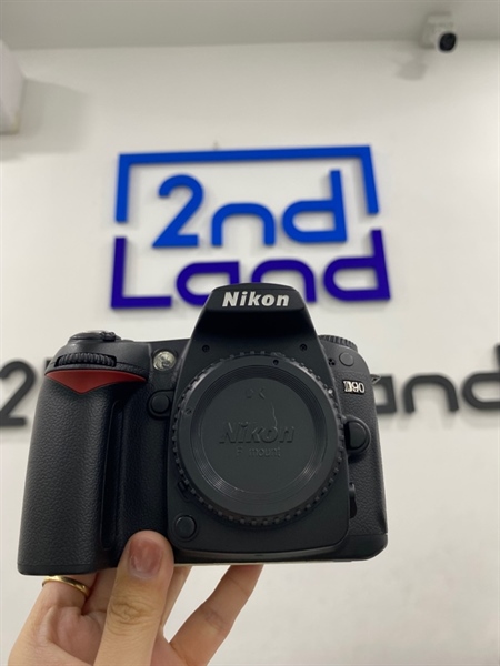 Máy ảnh Nikon D90 - Màu đen - Ngoại hình 98% - Kèm túi , sạc , 1 pin , lens nikon DX AFS 18-70mm F3.5-4.5G mất số vòng zoom , motor zoom rít 1