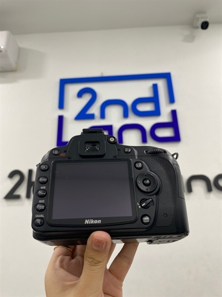 Máy ảnh Nikon D90 - Màu đen - Ngoại hình 98% - Kèm túi , sạc , 1 pin , lens nikon DX AFS 18-70mm F3.5-4.5G mất số vòng zoom , motor zoom rít 2