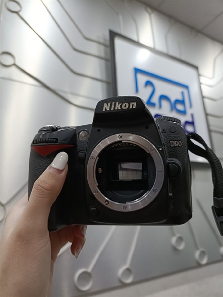 Máy ảnh Nikon D90 - Ngoại hình xấu - màn tối viền nặng, màn ăn ảnh - Kèm lens DX AF-S 18-55mm - Kèm 1 Pin + 1 Sạc + 1 Thẻ 8GB