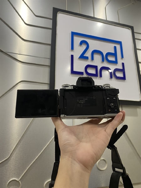 Máy ảnh Olympus OM-D E-M5 Mark II - Màu Bạc - Ngoại hình 97% - Gãy chốt nắp pin - Body - Kèm 1 pin + 1 sạc - gãy chốt nắp pin 4