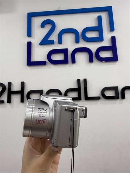 Máy ảnh Panasonic DMC-FZ5 - Màu bạc - Ngoại hình 97% - Lens xước , bụi trong , thân máy trầy xước nhiều , màn ám vàng , bụi trong - Kèm 1 sạc , 1 pin , 1 thẻ nhớ 2GB 1