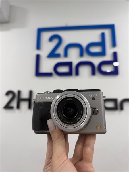 Máy ảnh Panasonic DMC-GX1 - Màu bạc - Ngoại hình 97% - Màn ám vàng , mất loa , sensor trầy , phần cao su tróc - Kèm 1 pin , 1 sạc , 1 thẻ 32GB , lens H-FS12032 12-32 0.2m/0.66ft