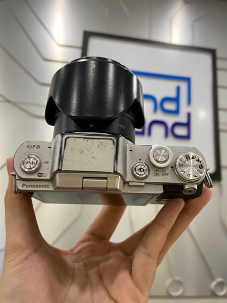 Máy ảnh Panasonic GF8 - Màu đen - Ngoại hình: 97% - Loạn vòng xoay menu, viền màn tối hở sáng, vỏ trầy, màn trầy nhẹ - Kèm 1 pin + dock sạc + thẻ nhớ 32GB + Lens Lumix G Vario 1:3.5-5.6/14-42mm Asph ( mốc ) 1