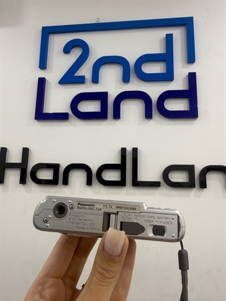 Máy ảnh Panasonic Lumix DMC-FS4 - Màu bạc - Ngoại hình 97% - Trầy , cấn ít - Kèm 1 pin , 1 sạc , thẻ 2GB 2