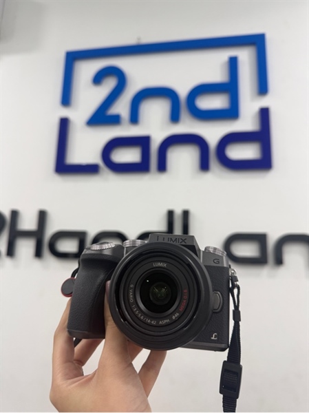 Máy ảnh Panasonic Lumix DMC-G7 - Màu đen - Ngoại hình 98% - Senso 1-2 hạt bụi - FullBox , túi , 1 pin ảo , 1 pin linh kiện, thẻ nhớ 64Gb , lens 14-42mm f3.5-5.6 bụi nhẹ 2