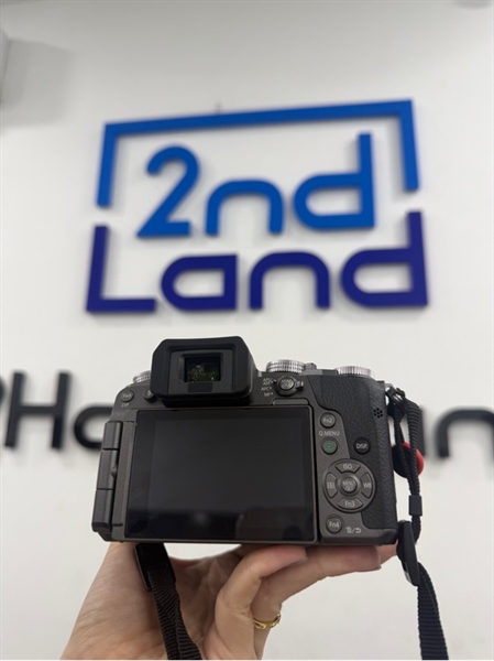 Máy ảnh Panasonic Lumix DMC-G7 - Màu đen - Ngoại hình 98% - Senso 1-2 hạt bụi - FullBox , túi , 1 pin ảo , 1 pin linh kiện, thẻ nhớ 64Gb , lens 14-42mm f3.5-5.6 bụi nhẹ 3