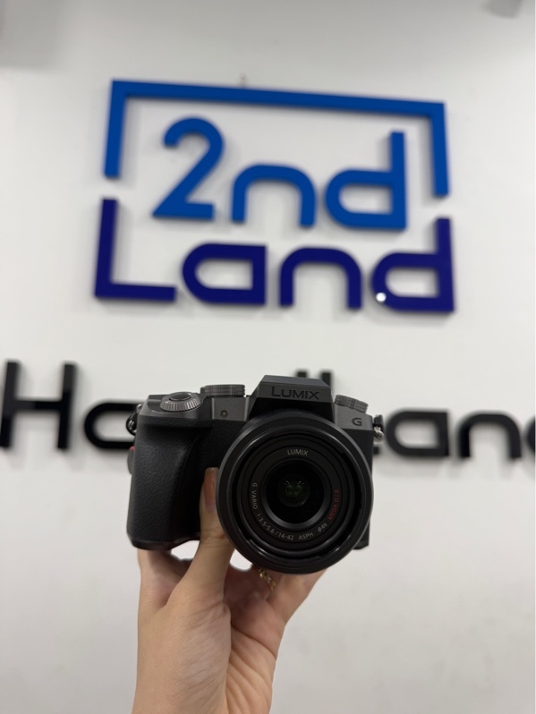 Máy ảnh Panasonic Lumix DMC-G7 - Màu đen - Ngoại hình 98% - Sensor bụi nhẹ - FullBox , túi , 2 pin , 1 pin linh kiện , lens 14-42mm F3.5-5.6 bụi nhẹ