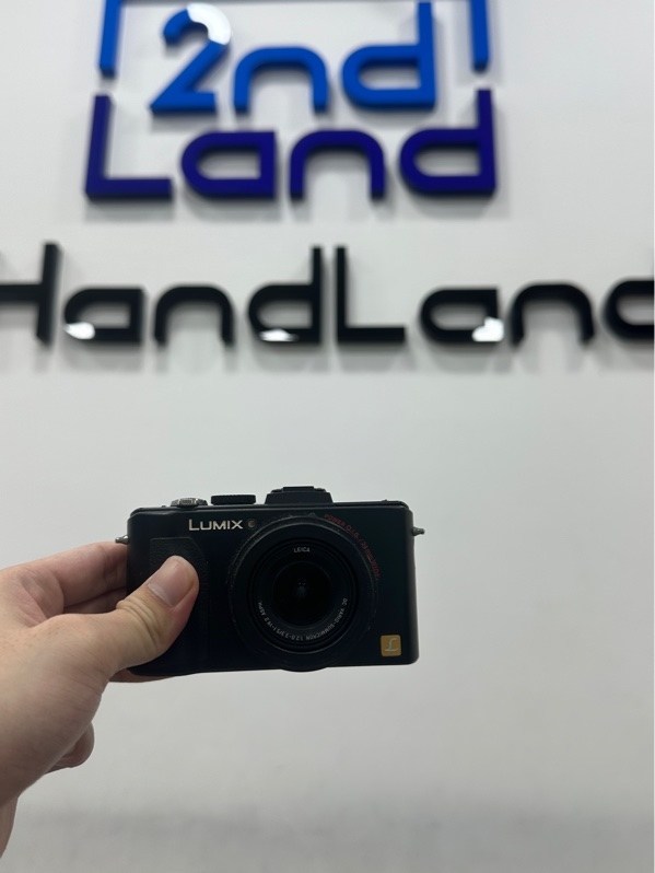 Máy ảnh Panasonic Lumix DMC-LX5 - Màu đen - Ngoại hình 97% - Màn ám, lens mốc, chụp có vệt, hết pin Cmos - Kèm túi đựng + 1 pin + Sạc