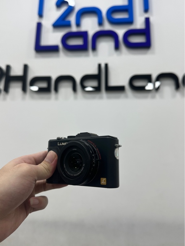 Máy ảnh Panasonic Lumix DMC-LX5 - Màu đen - Ngoại hình 97% - Màn ám, lens mốc, chụp có vệt, hết pin Cmos - Kèm túi đựng + 1 pin + Sạc