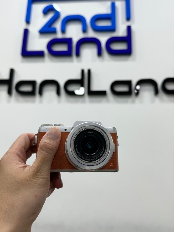 Máy ảnh Panasonic Lumix GF8 - Màu cam bạc - Ngoại hình 97% - Kèm 1 pin + Sạc + Lens kít 1:3.5-5.6/12-32