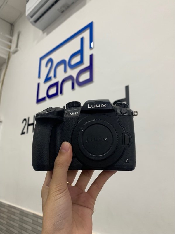Máy ảnh Panasonic Lumix GH5 - 9k shot - Màu đen - Ngoại hình: 98% - Kèm 2 pin linh kiện + túi