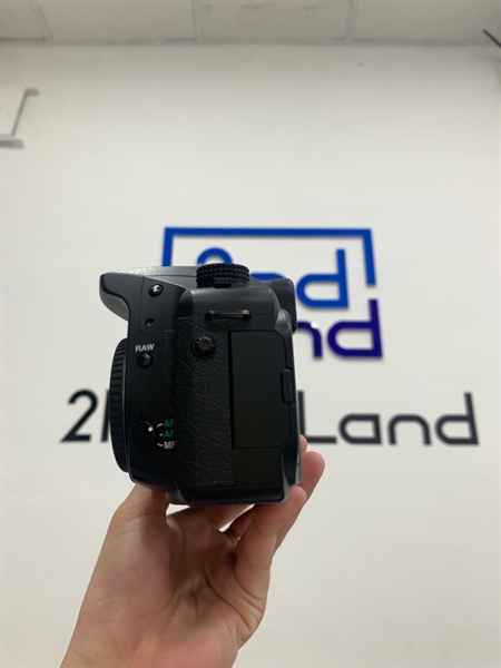 Máy ảnh Pentax K20 - Màu đen - Ngoại hình: 98% - Bụi trong ống ngắm - Body, kèm 1 pin + 1 sạc